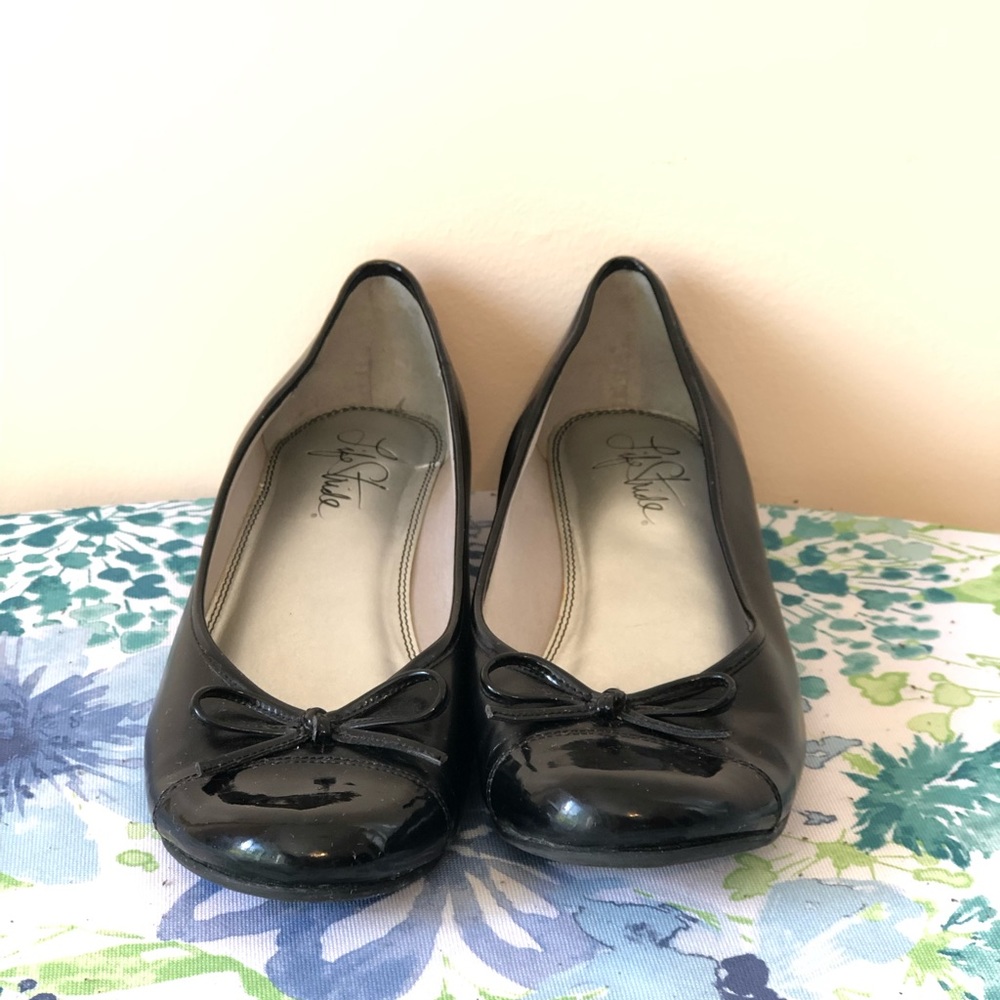 Life Stride Black Flats